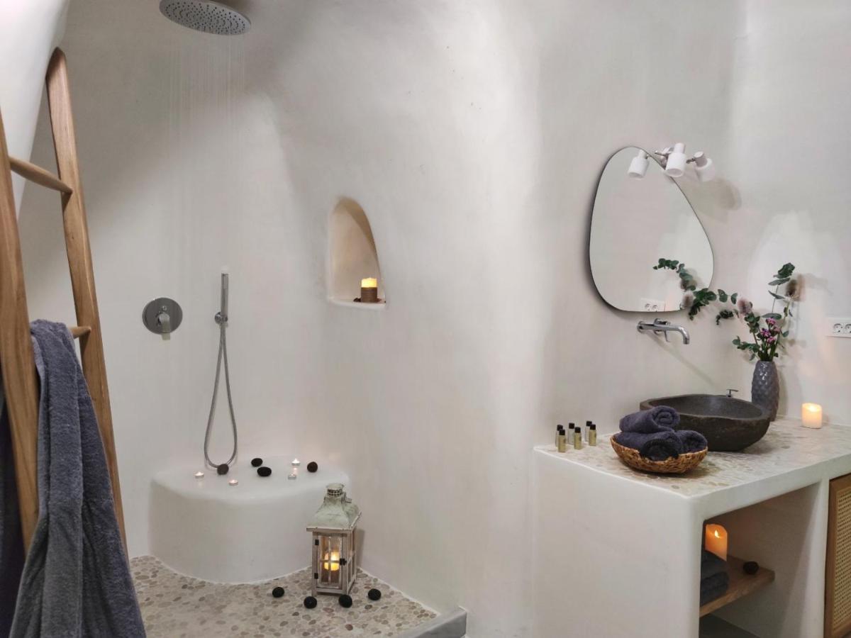 Volcan Secret Cave Apartment Karterados (Santorini)
