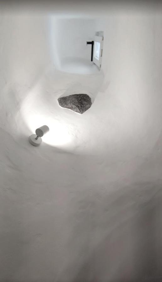 Apartment Volcan Secret Cave Karterados (Santorini)