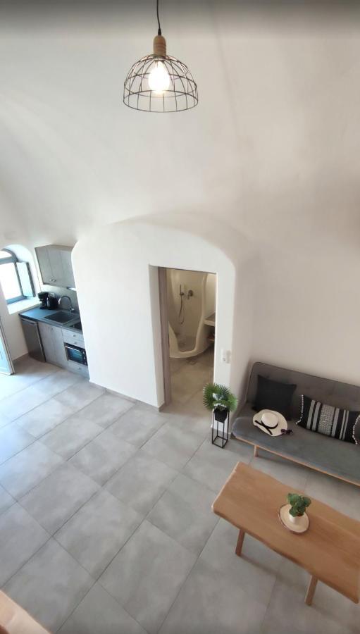 Apartment Volcan Secret Cave Karterados (Santorini)